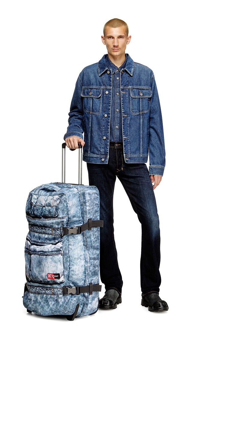 Travel trolley in trompe l'oeil denim