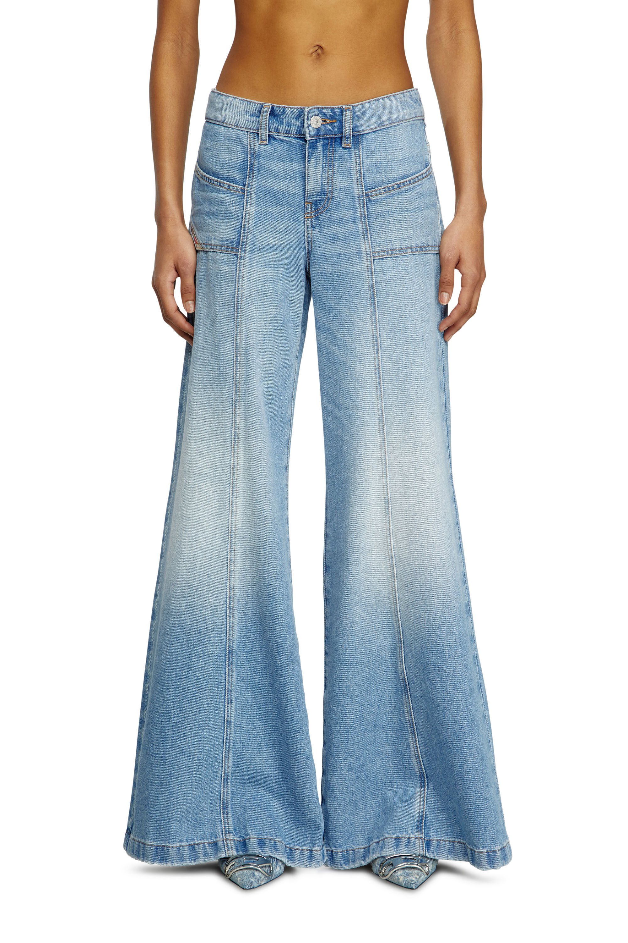 DIESEL タキフレアシンス DAKIIA128080CLBA 01 Women's Flare Jeans | Light Blue | Diesel D-Akii