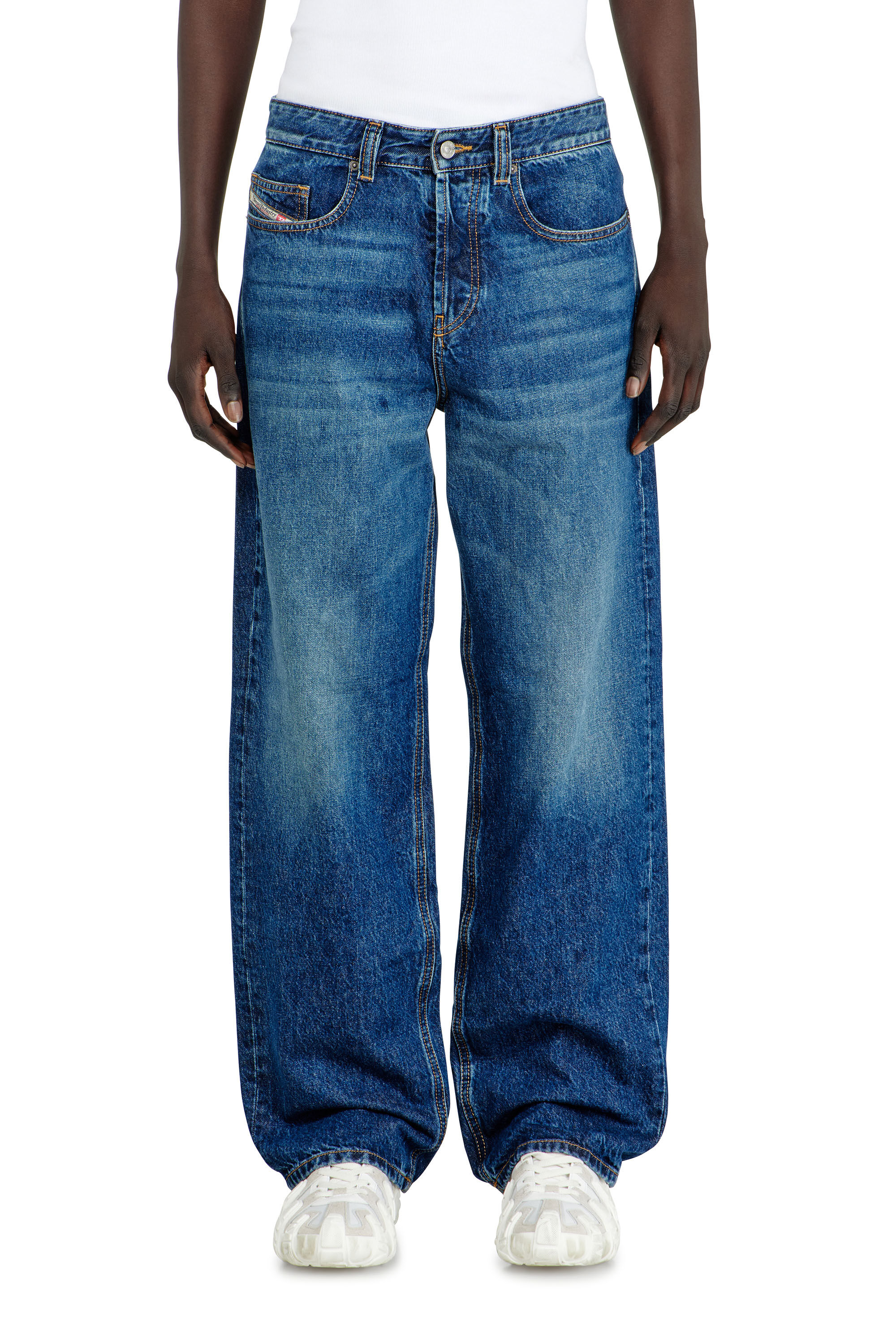 Men's Relaxed Jeans | Low Waist 2001 D-MacroMedium blue | Diesel GR