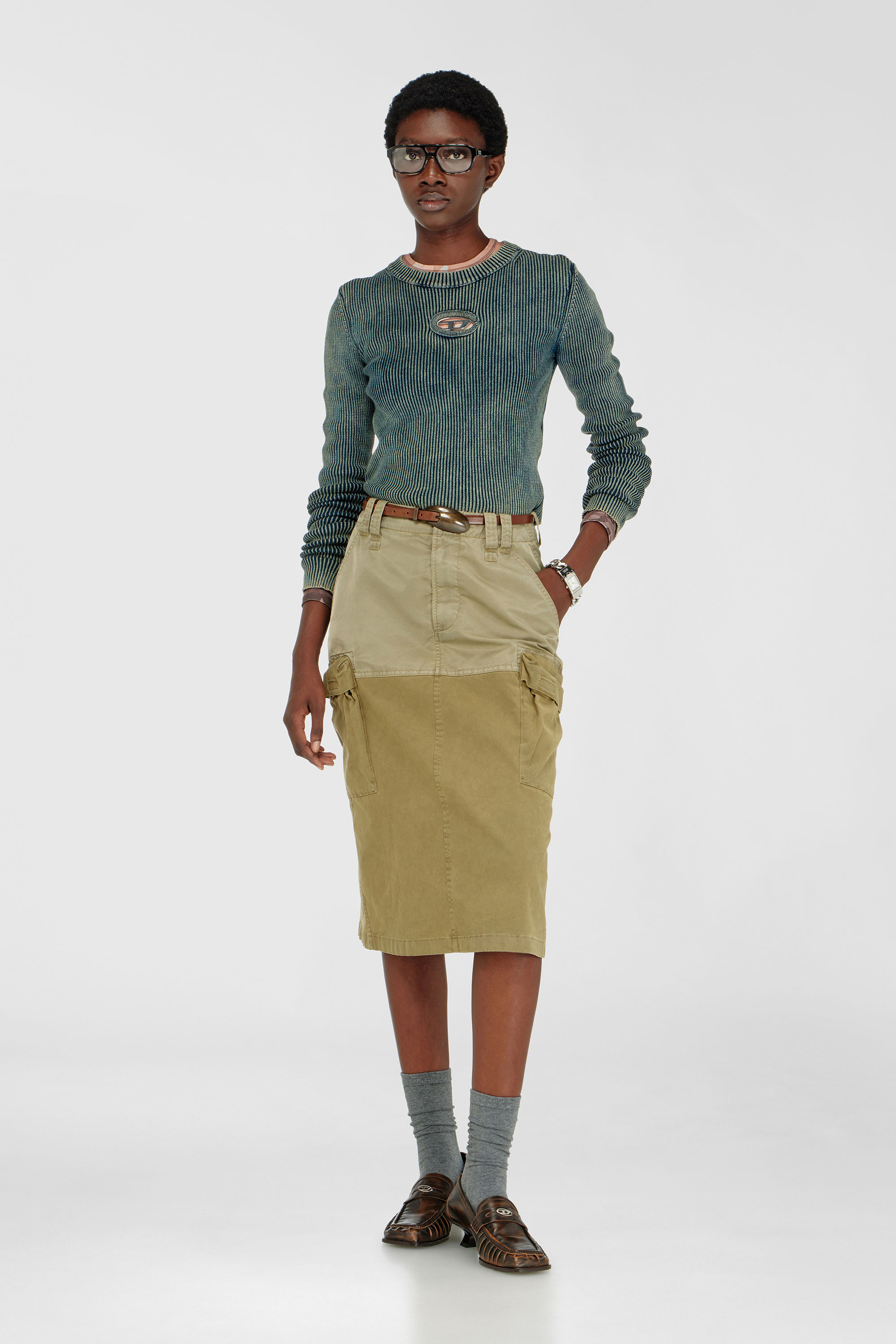 Rib-knit top with Oval D