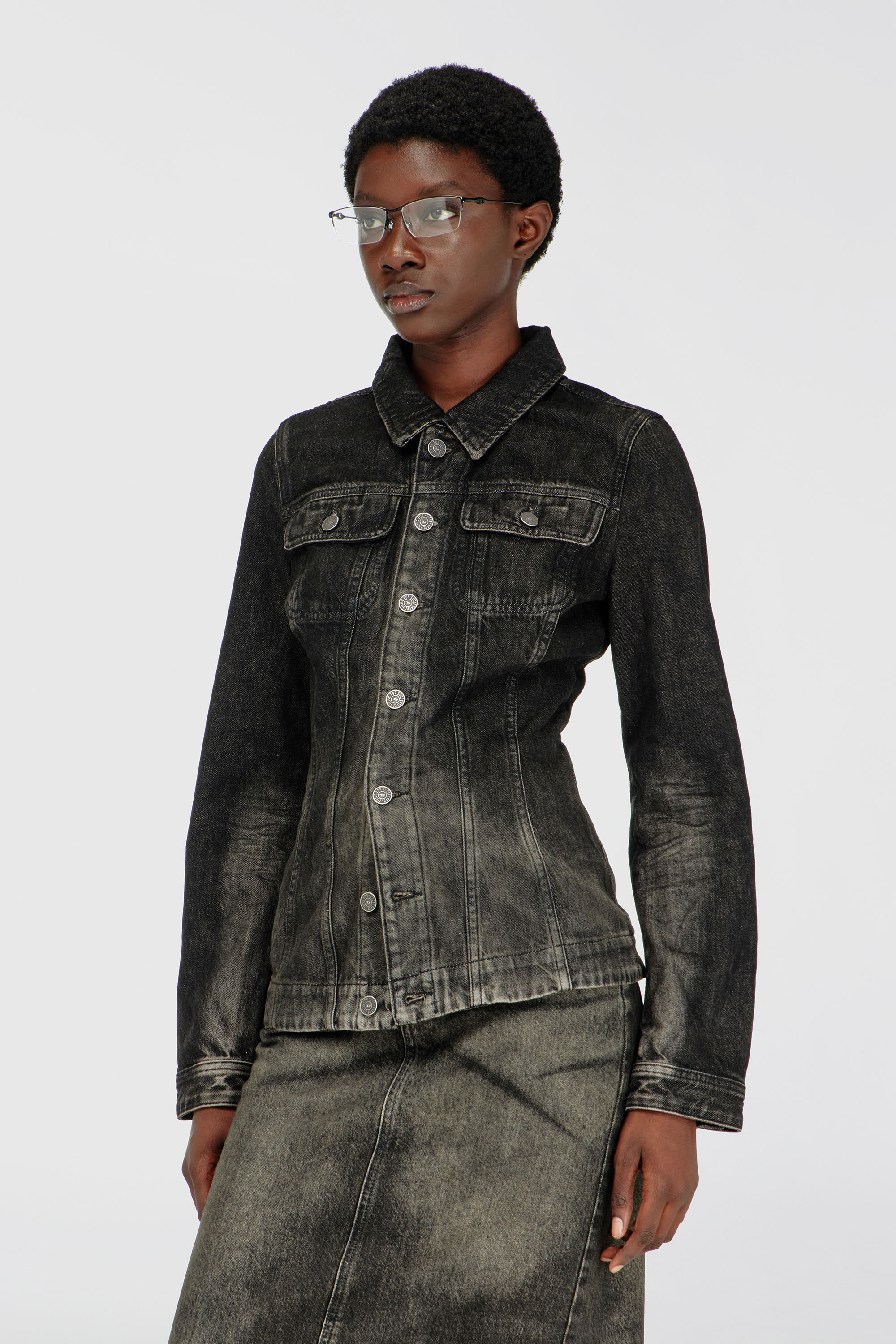 Diesel - DE-KATERIN-FSJ, Woman's Fitted trucker jacket in dirty-effect denim in Black/Dark grey - 3